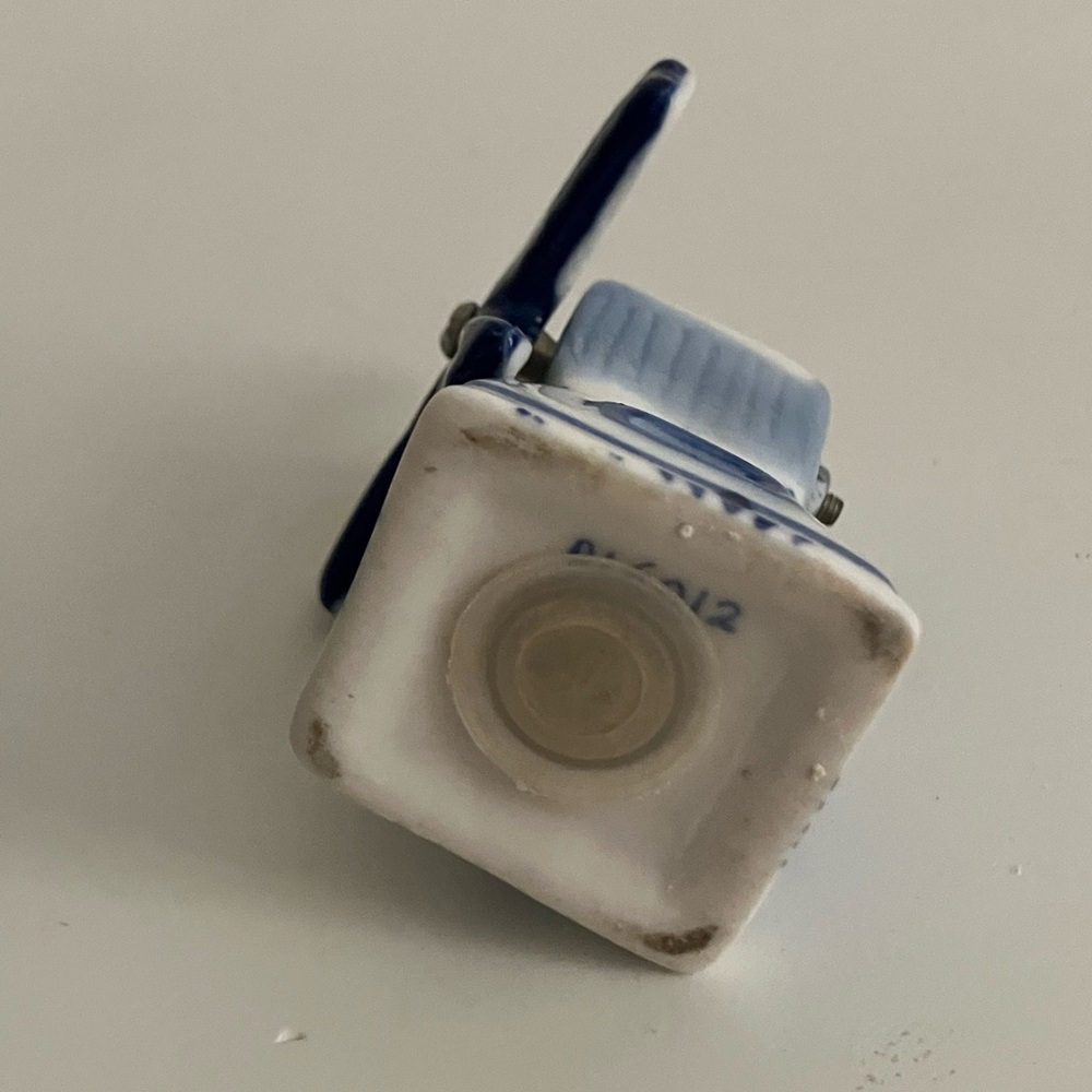 Vintage Delft Style Blue and White Windmill Salt and Pepper Shaker - Picture 7 of 7